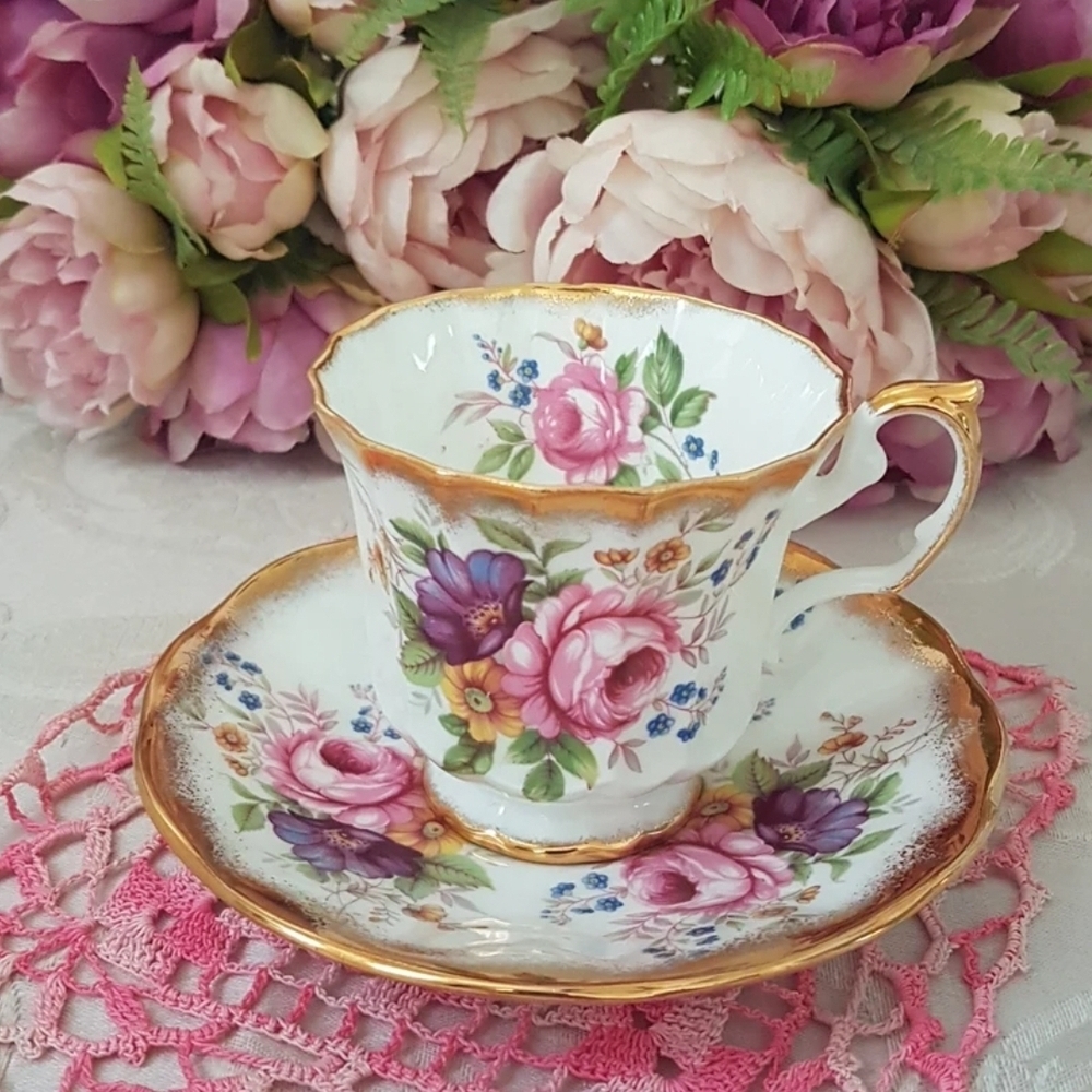 Taylor & Kent Elizabethan Fine Bone China Floral Teacup and Saucer England